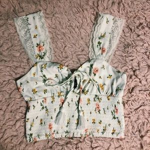 ❣️3/$20❣️New Floral Lace Crop Top